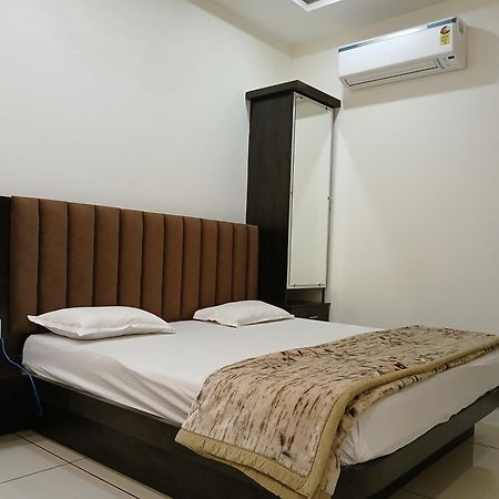 Hotel Jyoti Shree Уджайн Екстериор снимка