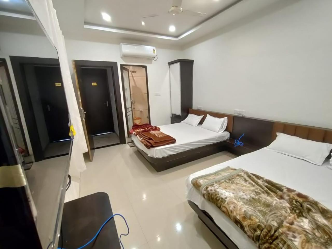 Hotel Jyoti Shree Уджайн Екстериор снимка