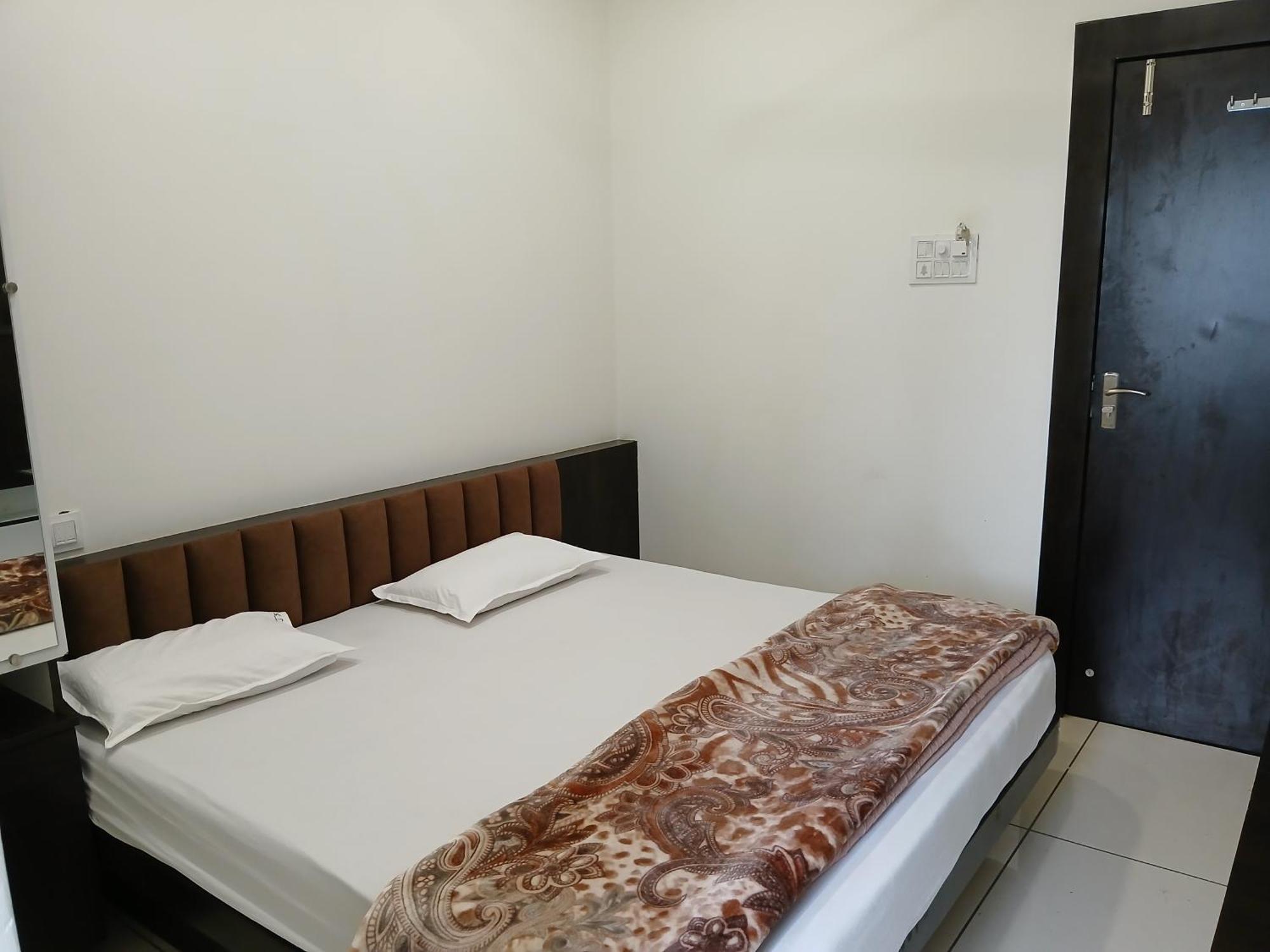Hotel Jyoti Shree Уджайн Екстериор снимка