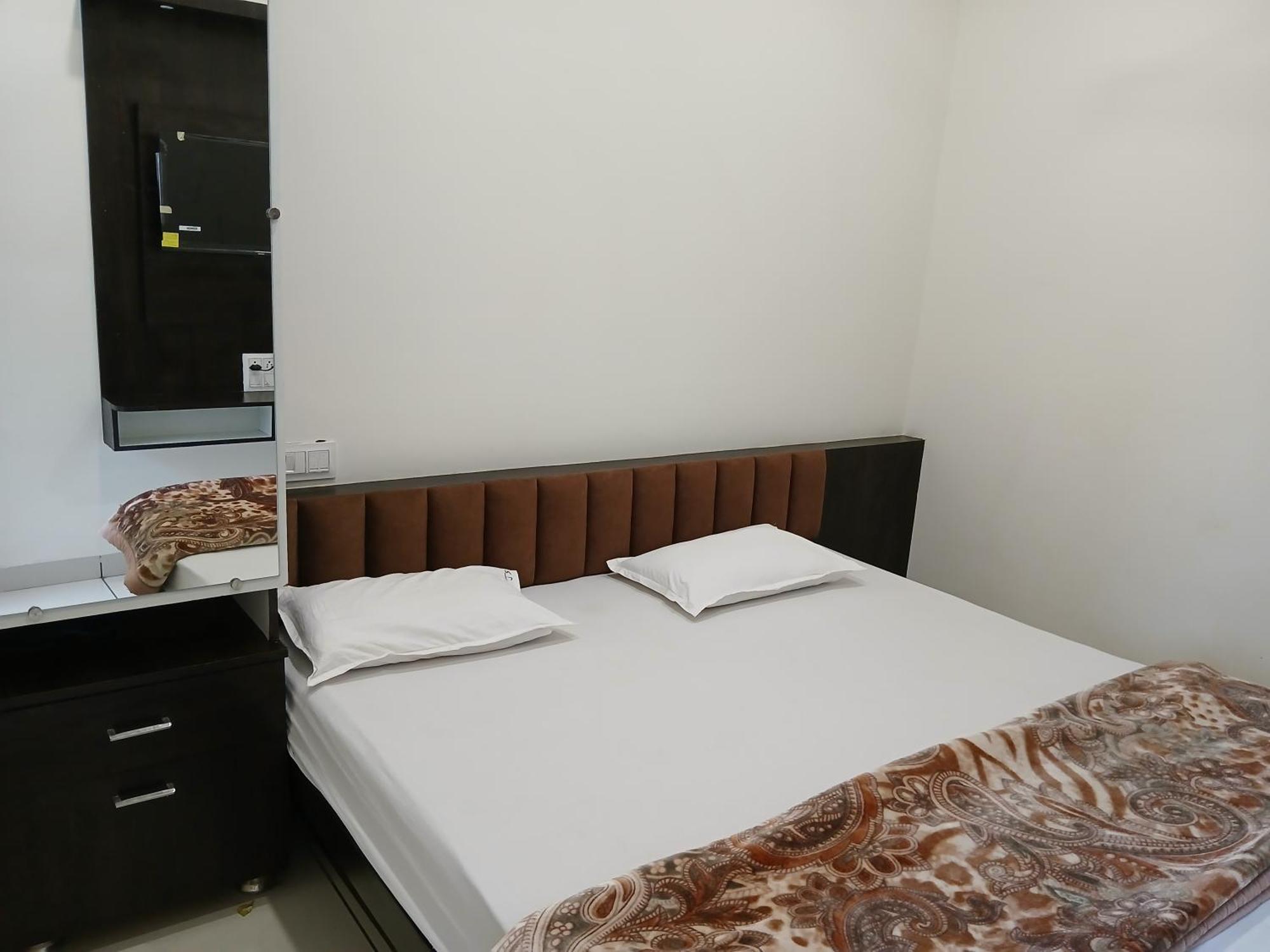 Hotel Jyoti Shree Уджайн Екстериор снимка