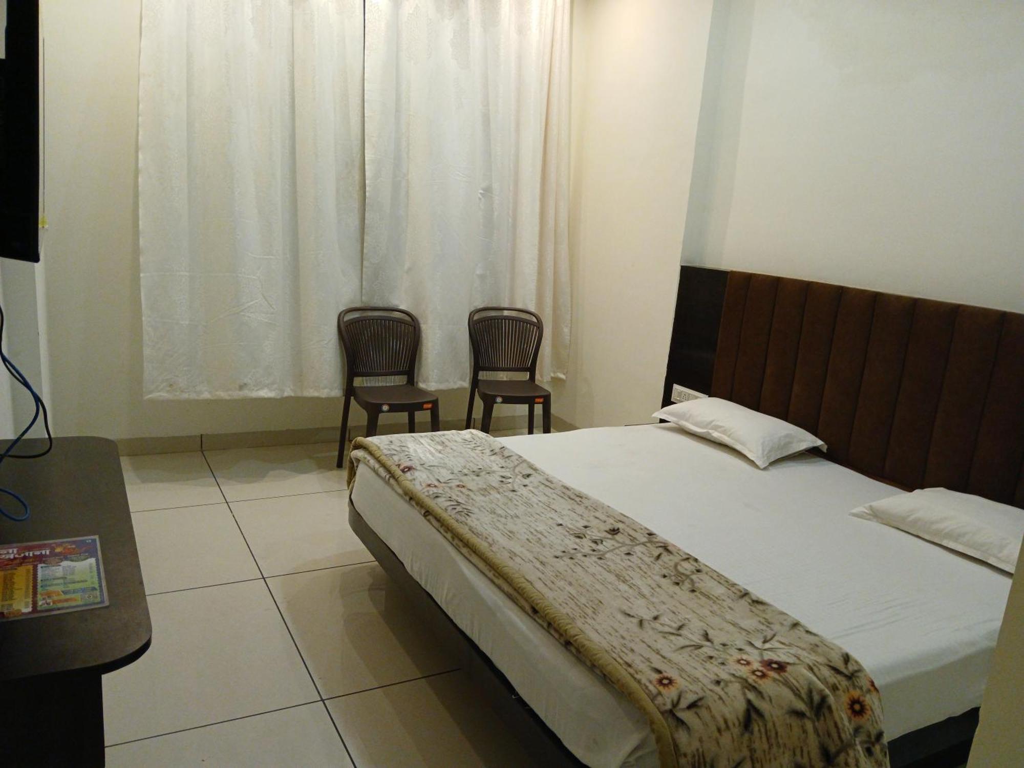 Hotel Jyoti Shree Уджайн Екстериор снимка